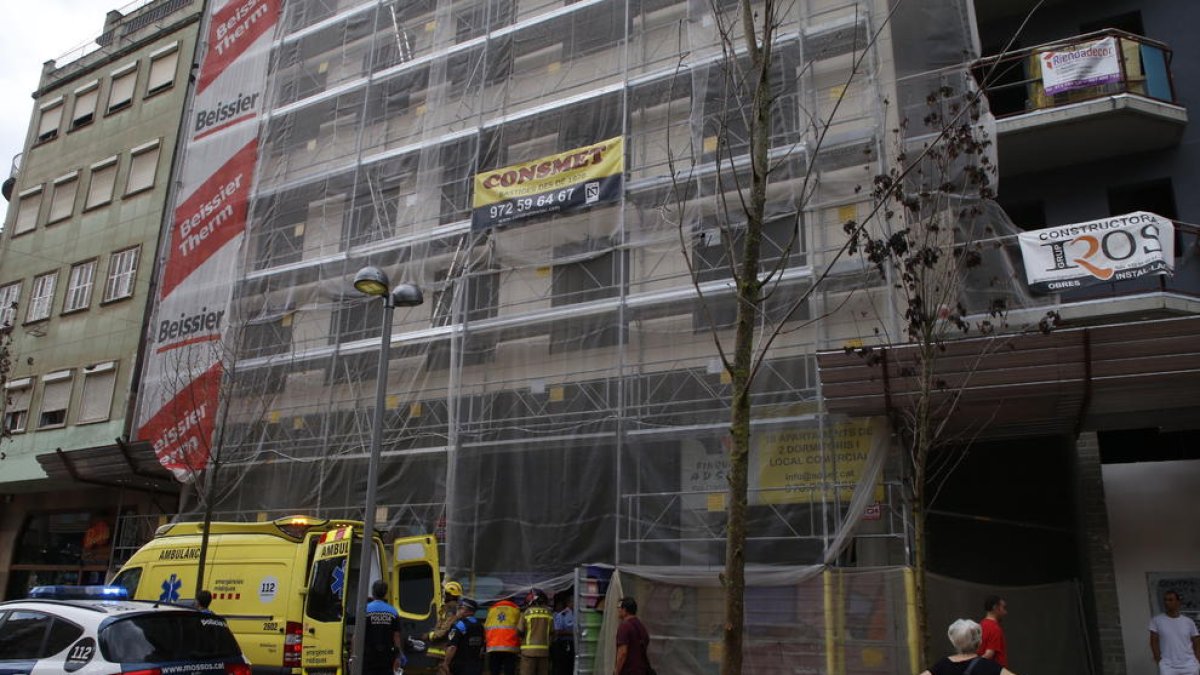 Los hechos ocurrieron en este edificio en obras situado en el número 21 de la calle Balmes.