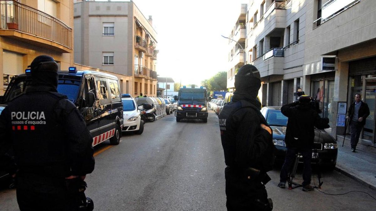 Dos detinguts a Sant Pere de Ribes per enaltir el terrorisme gihadista