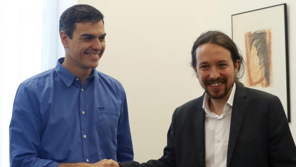 Sánchez es reuneix amb Iglesias per explorar possibilitats d'entesa