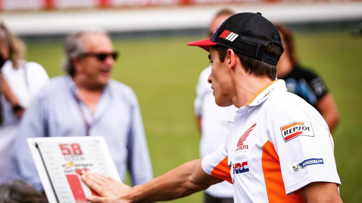 Marc va homenatjar Marco Simoncelli, mort a Sepang el 2011.