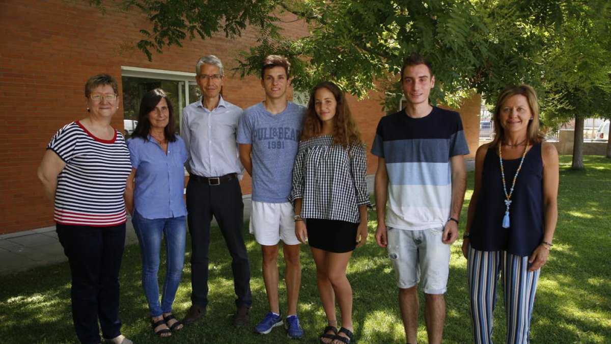 Els coordinadors del projecte i alumnes que han fet pràctiques internacionals.