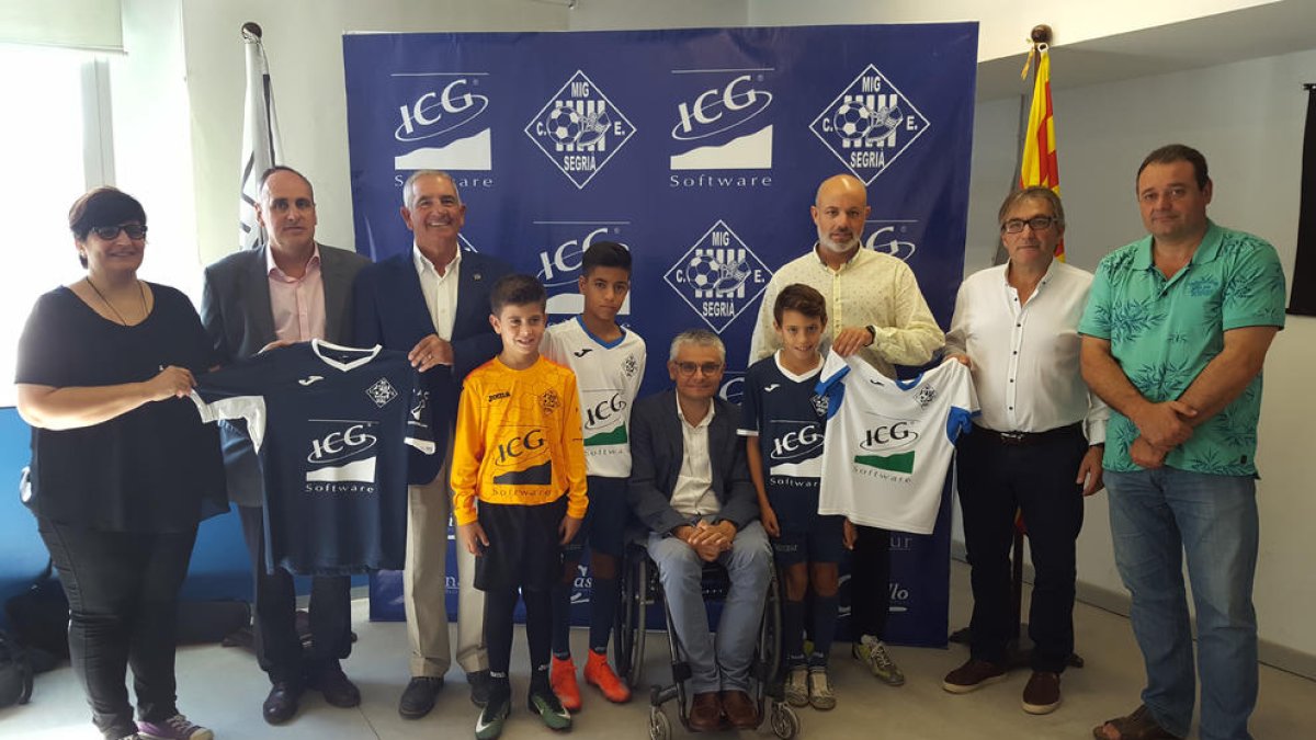 L’acord de patrocini d’ICG amb el CE Mig Segrià es va presentar ahir a Torrefarrera.