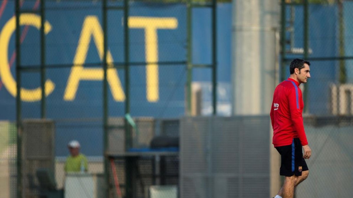 Ernesto Valverde, ayer en las instalaciones del FC Barcelona.