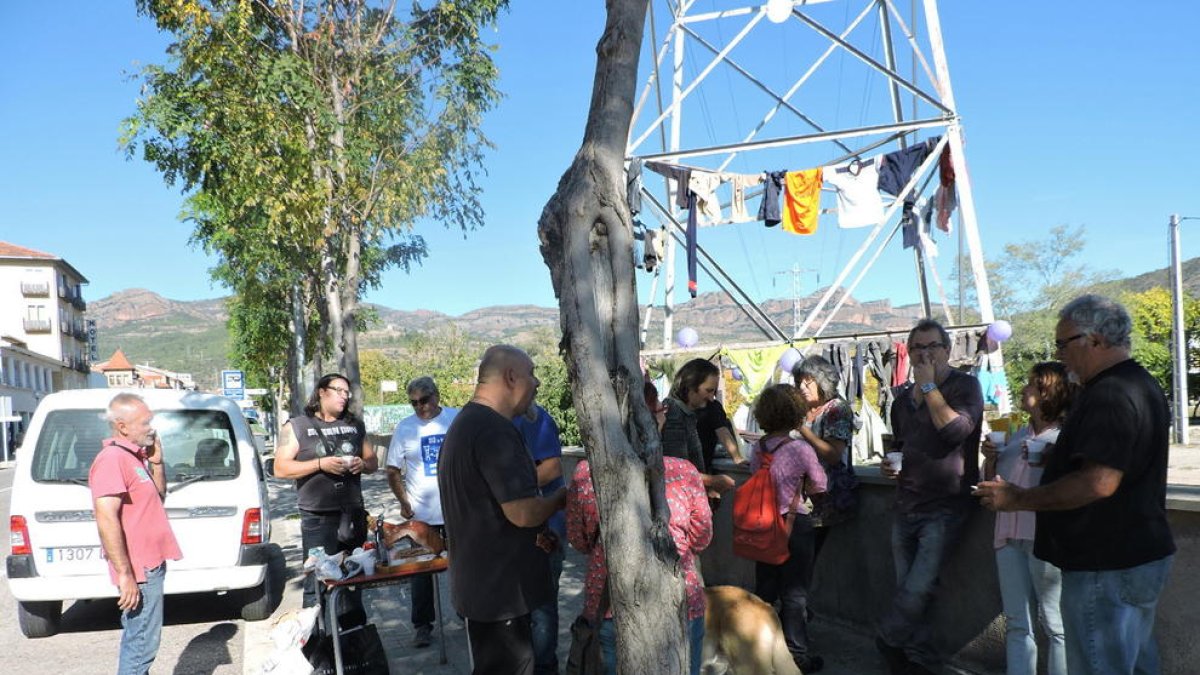Alguns dels participants a la mobilització a la Pobla de Segur.
