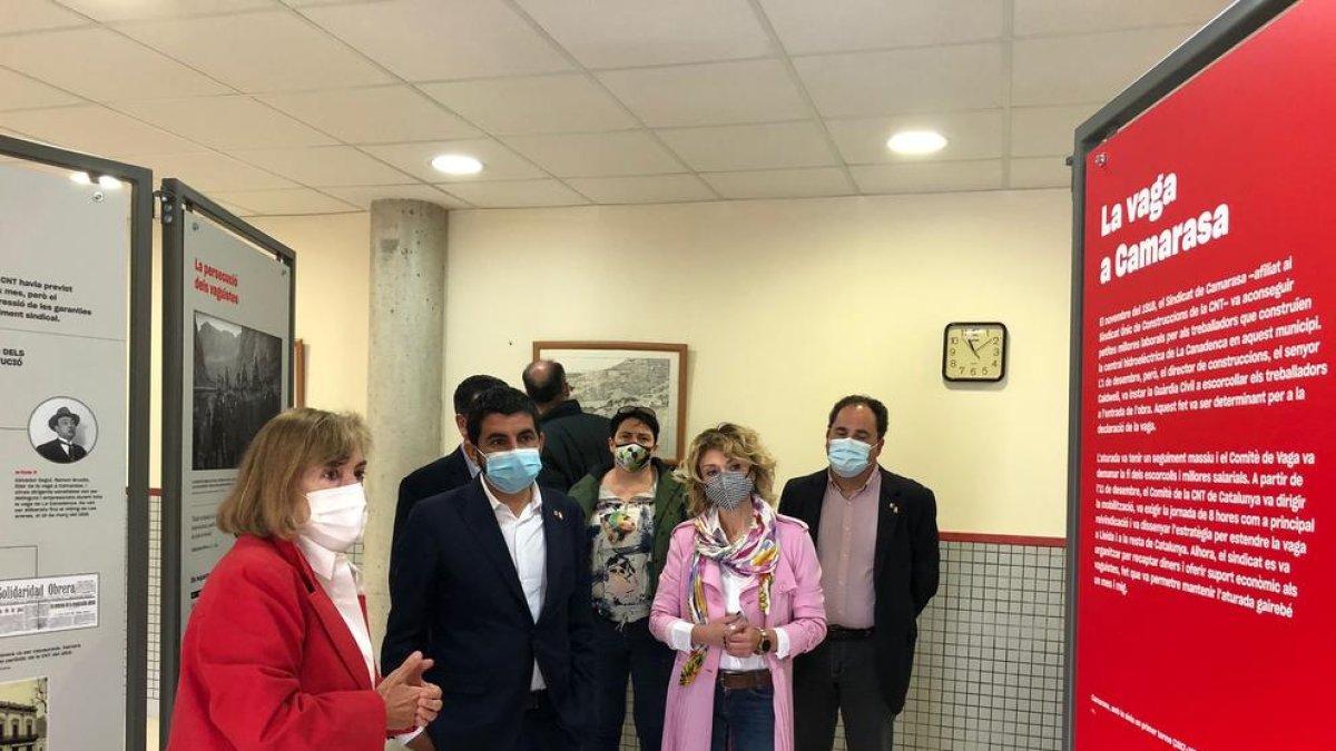 El conseller El Homrani, en la apertura de la muestra en Camarasa.