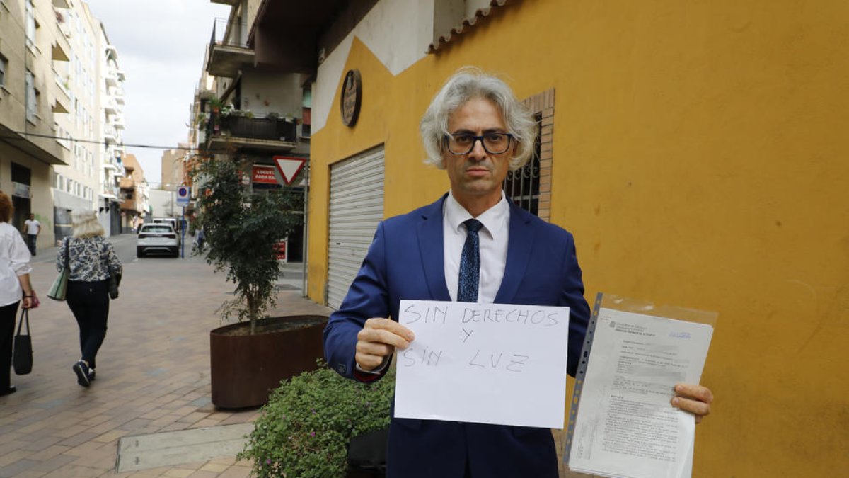 “No me dan una solución y no atienden una urgencia” - Sicari dice que las diferentes compañías le aseguran que queda claro el error, pero no dan una solución y no atienden la urgencia. “Intimidan a las personas y me han quitado mis dere ...