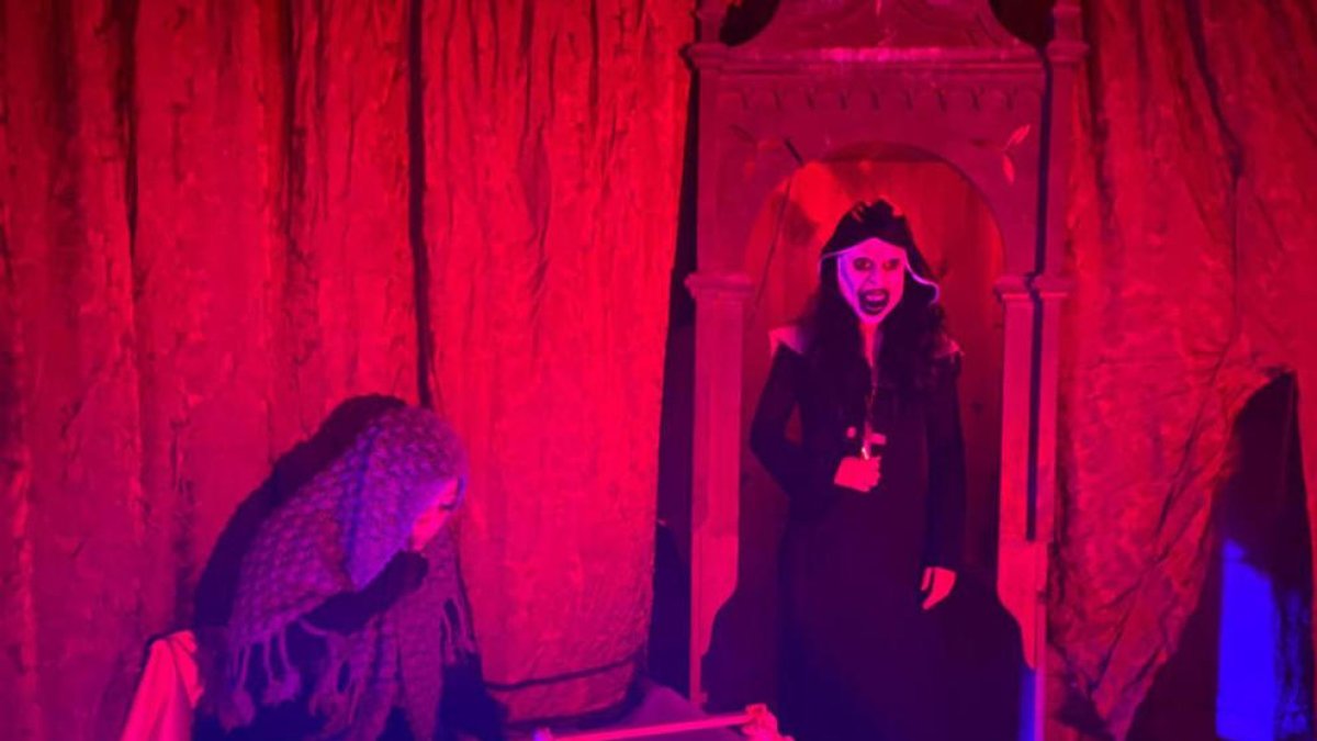 La Granja d’Escarp. La Granja d’Escarp va inaugurar ahir la tercera edició de la Nit de les Ànimes, en la qual participen una trentena d’actors. Així mateix, durant la jornada es van organitzar pintacares i jocs, així com un sopar i ball.