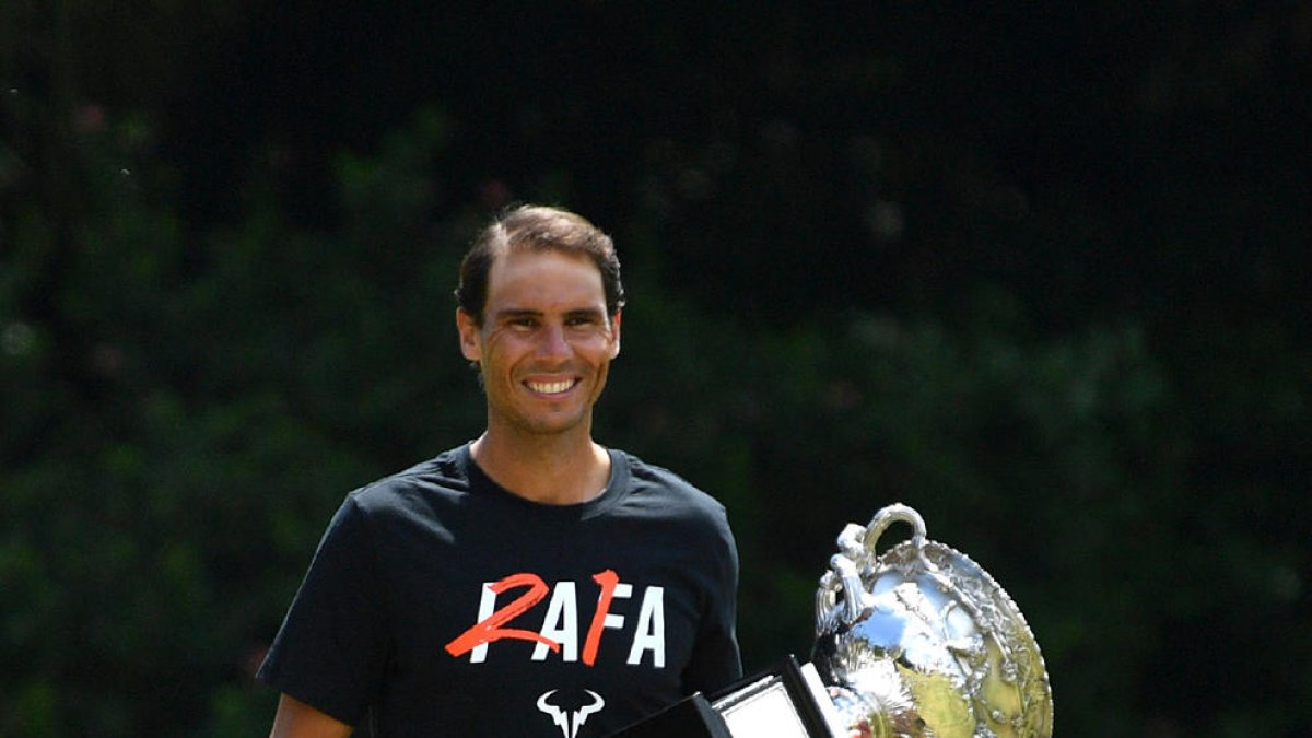 Nadal presentó ayer ante los medios el trofeo Norman Brookes.