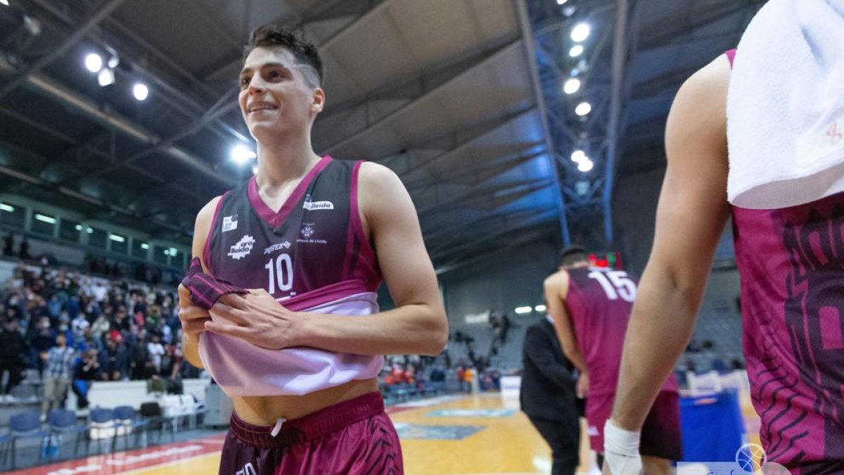 Juani Marcos, feliç a l’acabar el partit pel seu debut i la victòria.