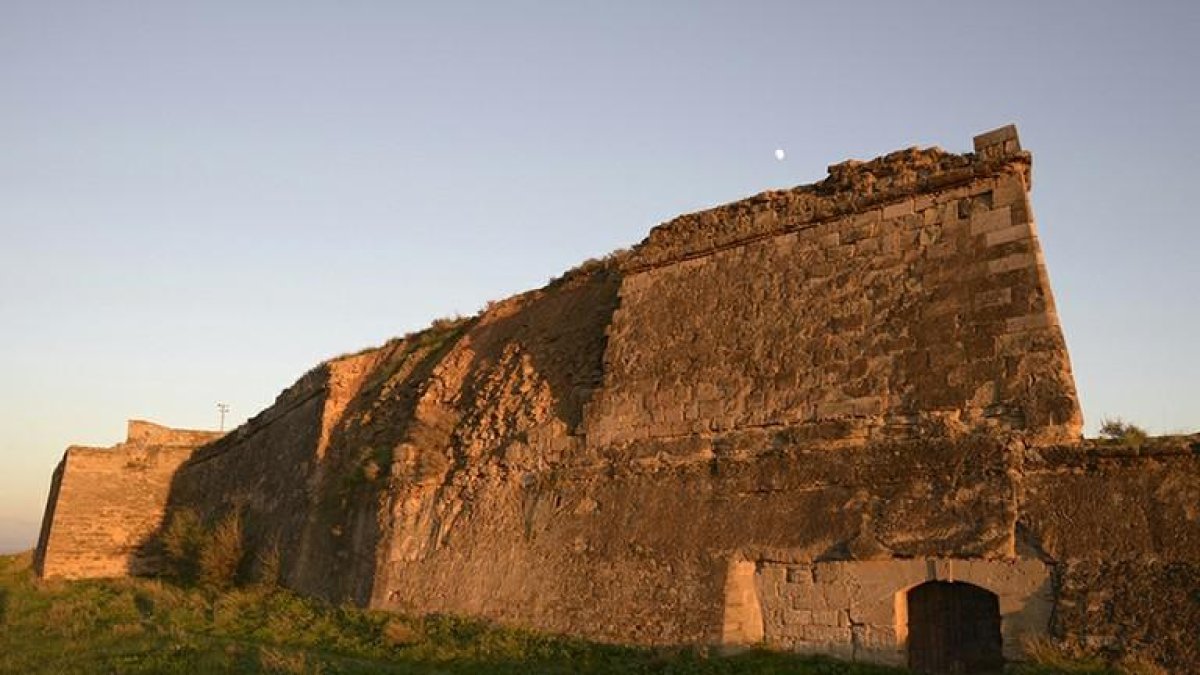 Imatge d'arxiu del Baluard del Rei i la porta de Sas