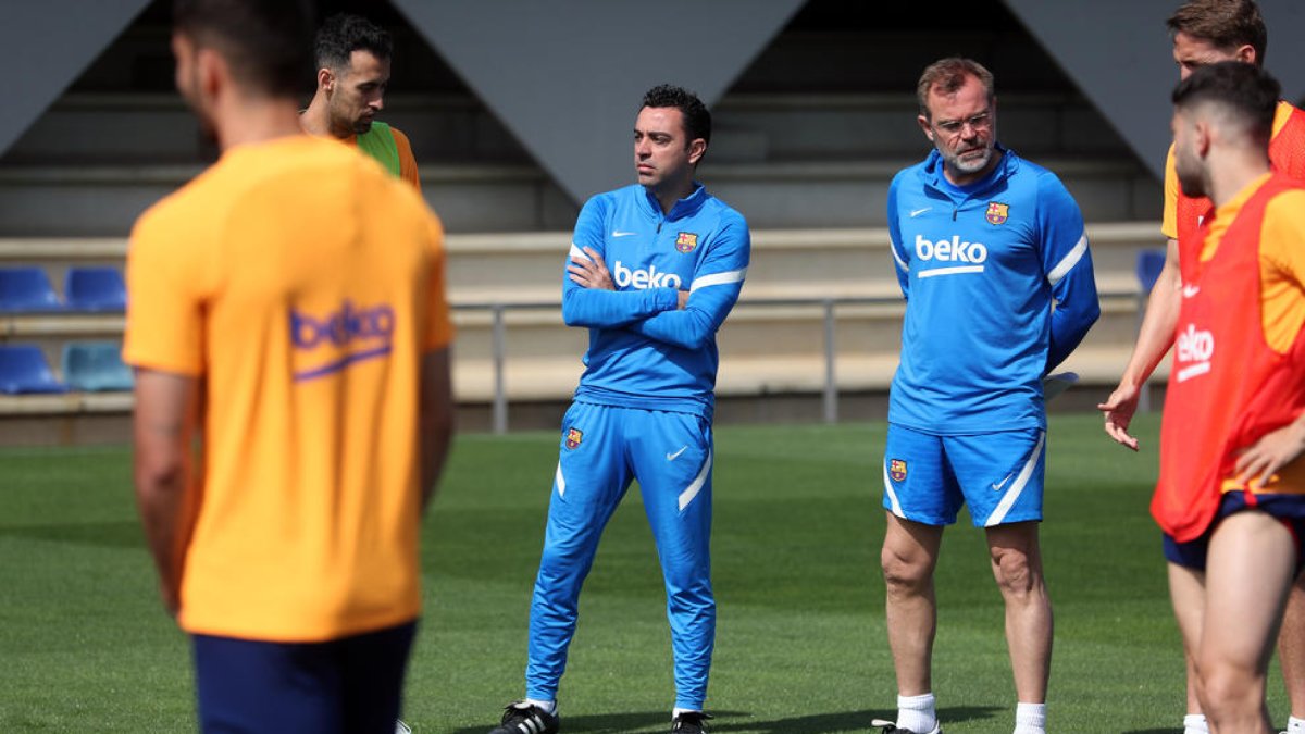 Xavi Hernández ayer durante la sesión de entrenamiento.
