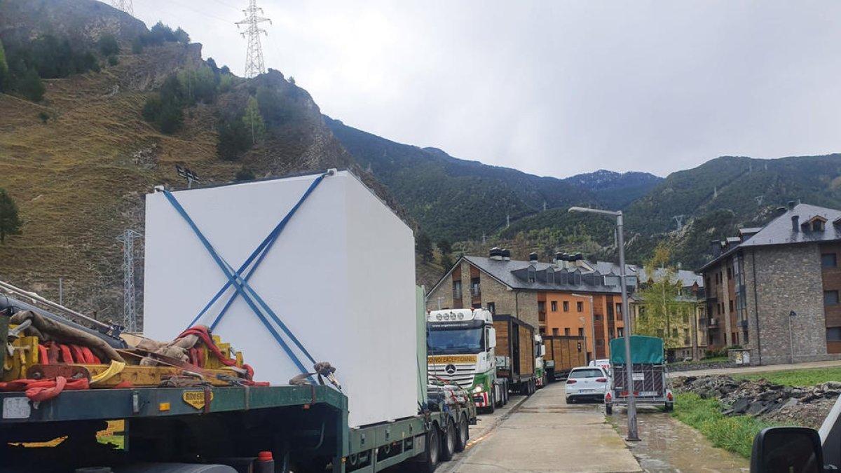 Les casetes i calderes llestes per a la instal·lació a Llavorsí.