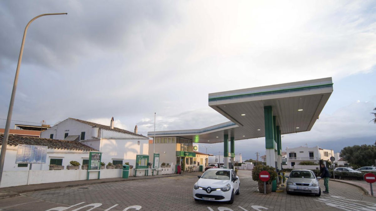 La CEOE no descarta el tancament de gasolineres per l'impacte del descompte