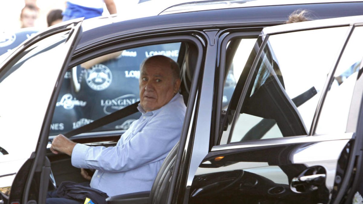 Amancio Ortega se embolsa mañana 860 millones por la mitad del dividendo 2021