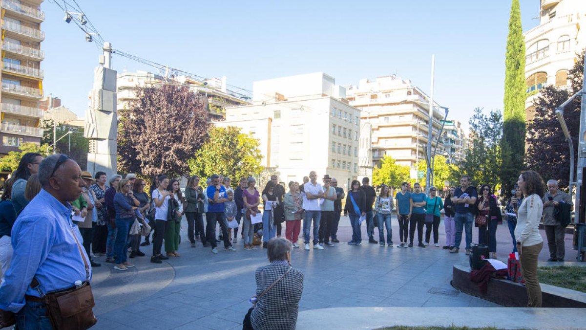 Concentración ayer en la plaza Ricard Viñes contra la violencia hacia los manifestantes en Irán.