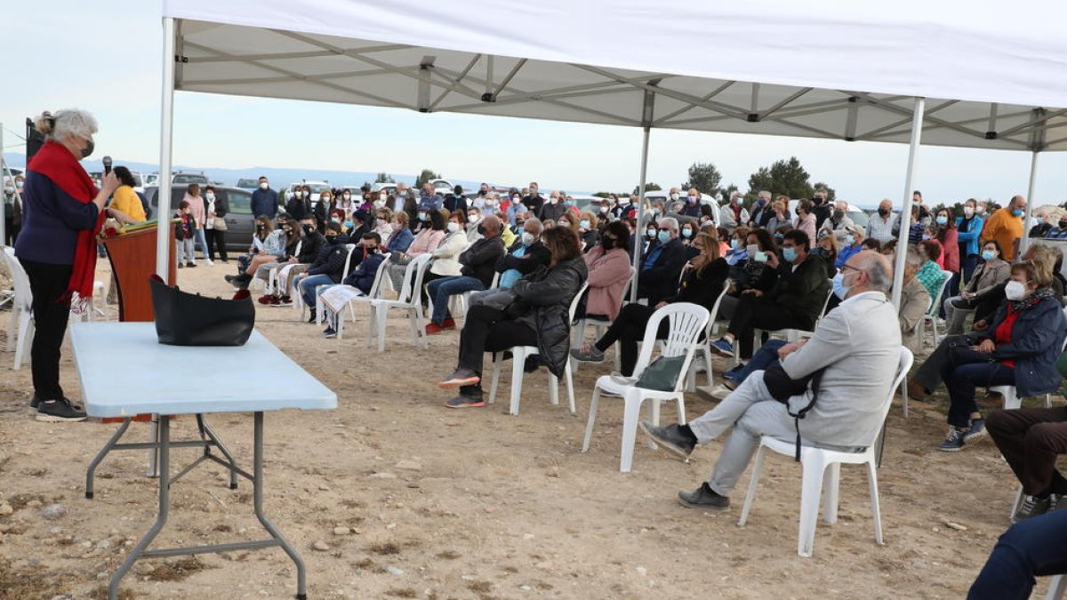 Gran expectació ahir a la jornada de portes obertes per visitar les restes a Alguaire.