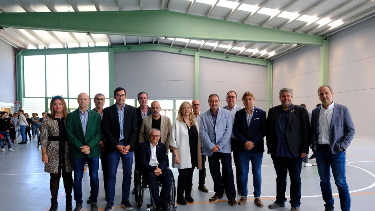 Rosselló estrena su nuevo polideportivo