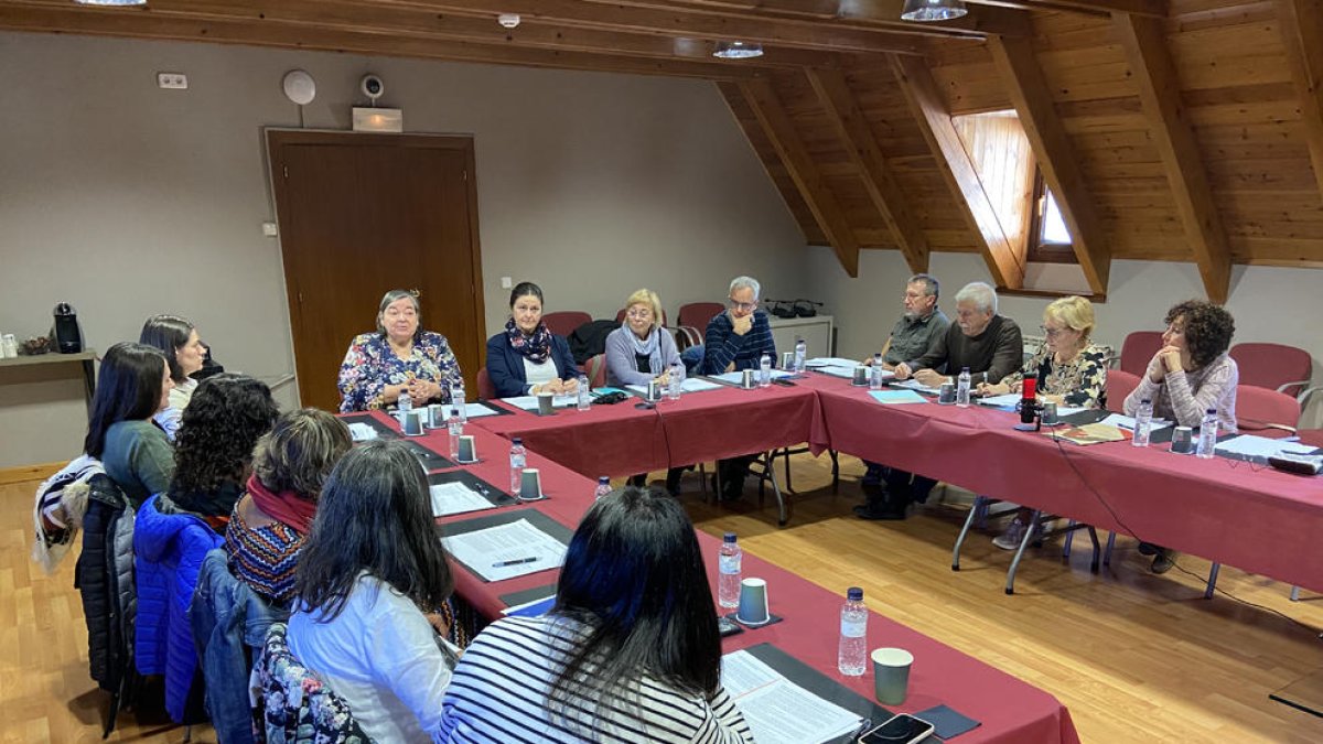 Imagen del encuentro que se celebró ayer en Vielha.