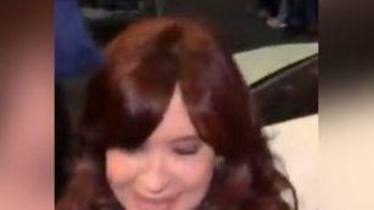 Detenen un home que va intentar disparar contra la vicepresidenta d'argentina, Cristina Fernández