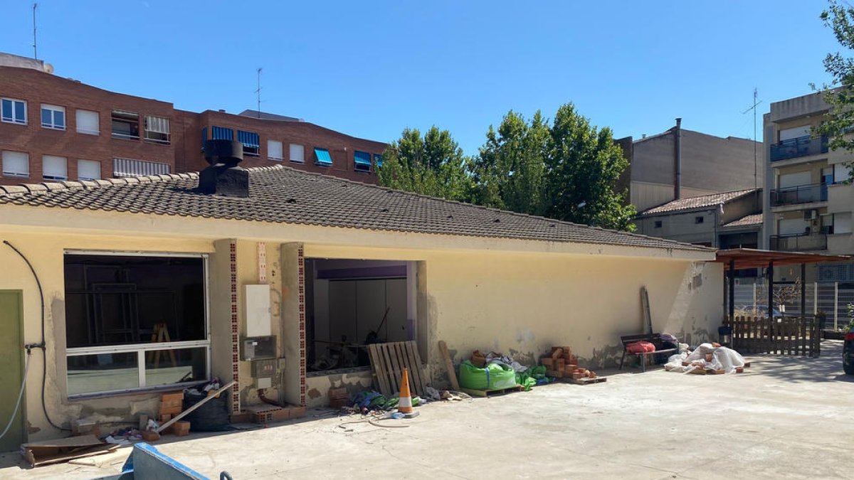 Estat actual de les obres d’adequació de les aules d’Infantil al col·legi Joan Maragall.