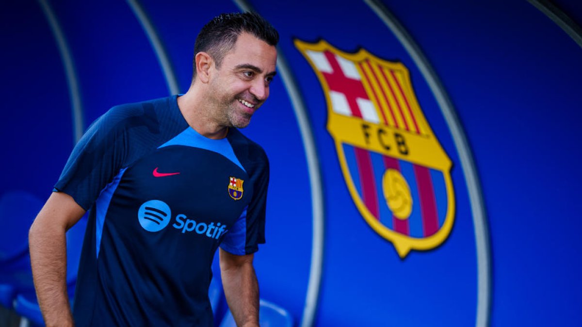 Xavi Hernández somriu durant la sessió d’entrenament d’ahir a la Ciutat Esportiva.