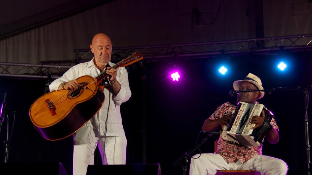 Dos de los participantes el pasado sábado en Arsèguel en la Trobada amb els Acordionistes del Pirineu.