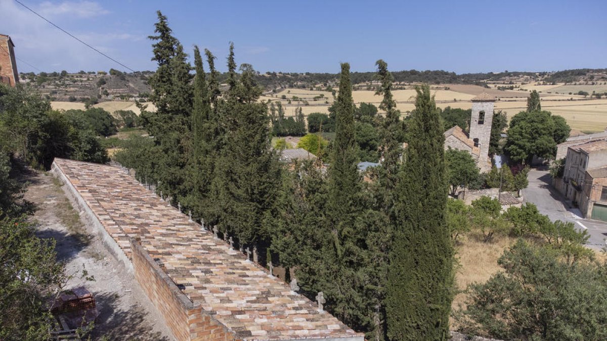 El tejado del cementerio que se ha renovado.