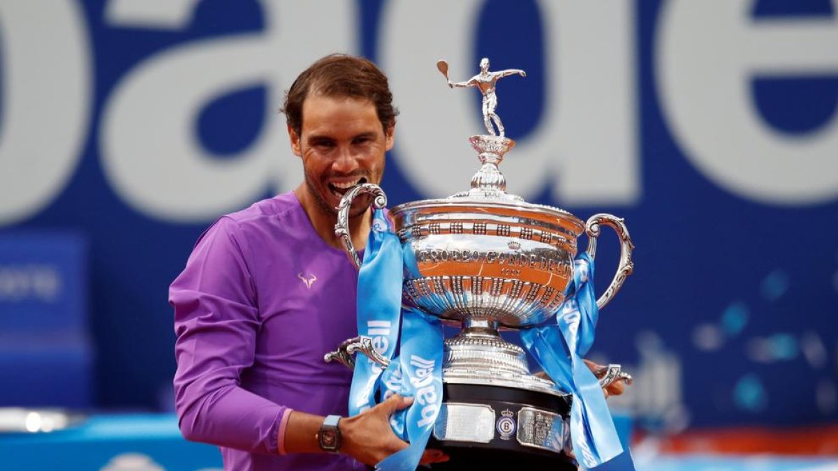 Rafa Nadal, amb el trofeu del Barcelona Open Banc Sabadell.