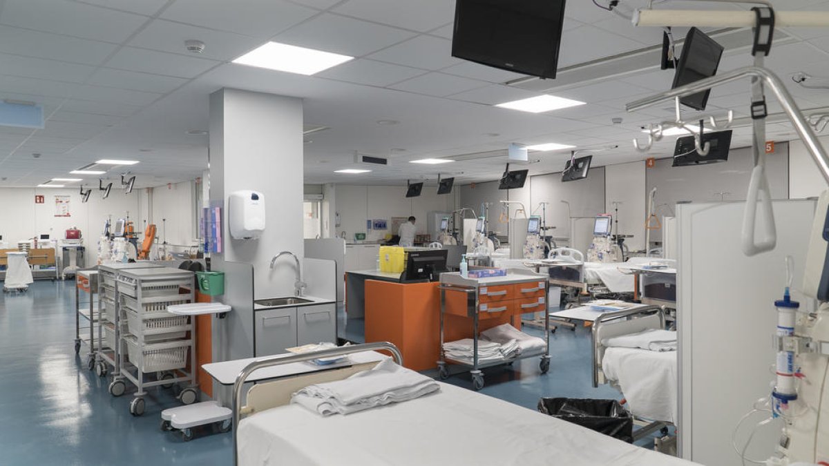 El Hospital de Bellvitge inaugura una nueva unidad de diálisis que duplica la capacidad anterior