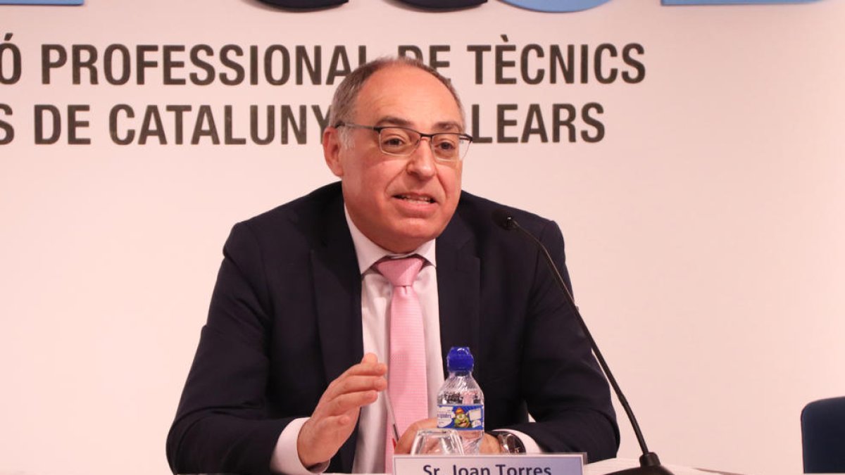 El president de l'APttCB, Joan Torres, durant la roda de premsa.