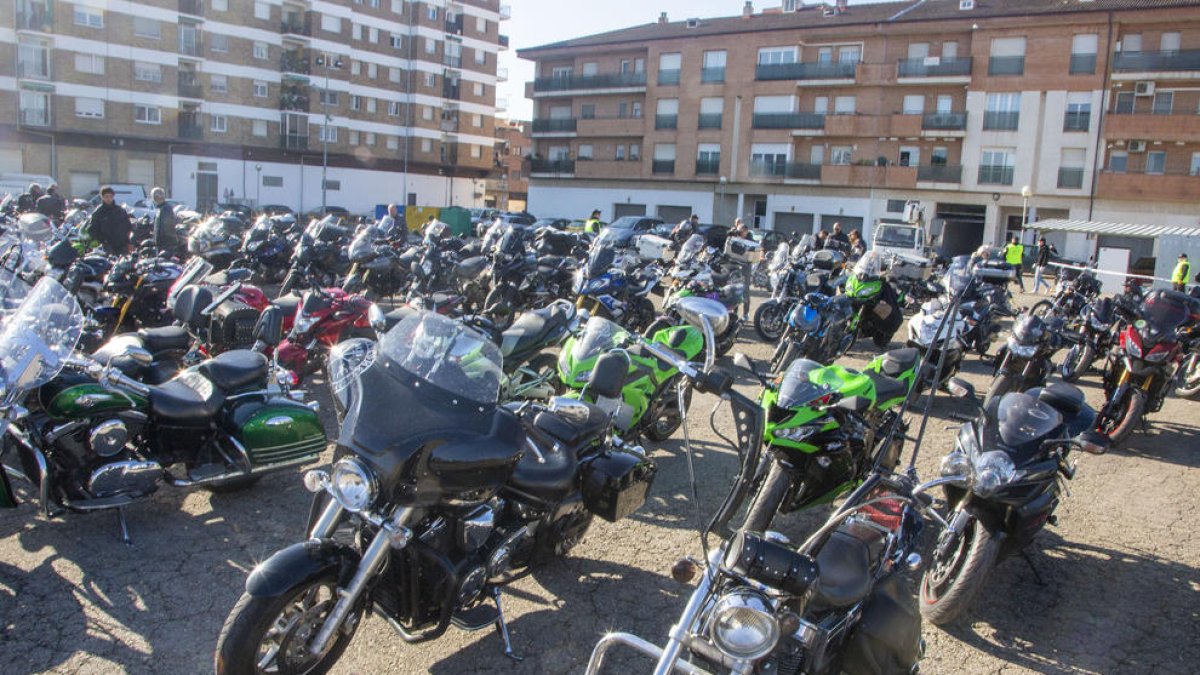 Més de 400 motos, en la trobada solidària de Motorrons.