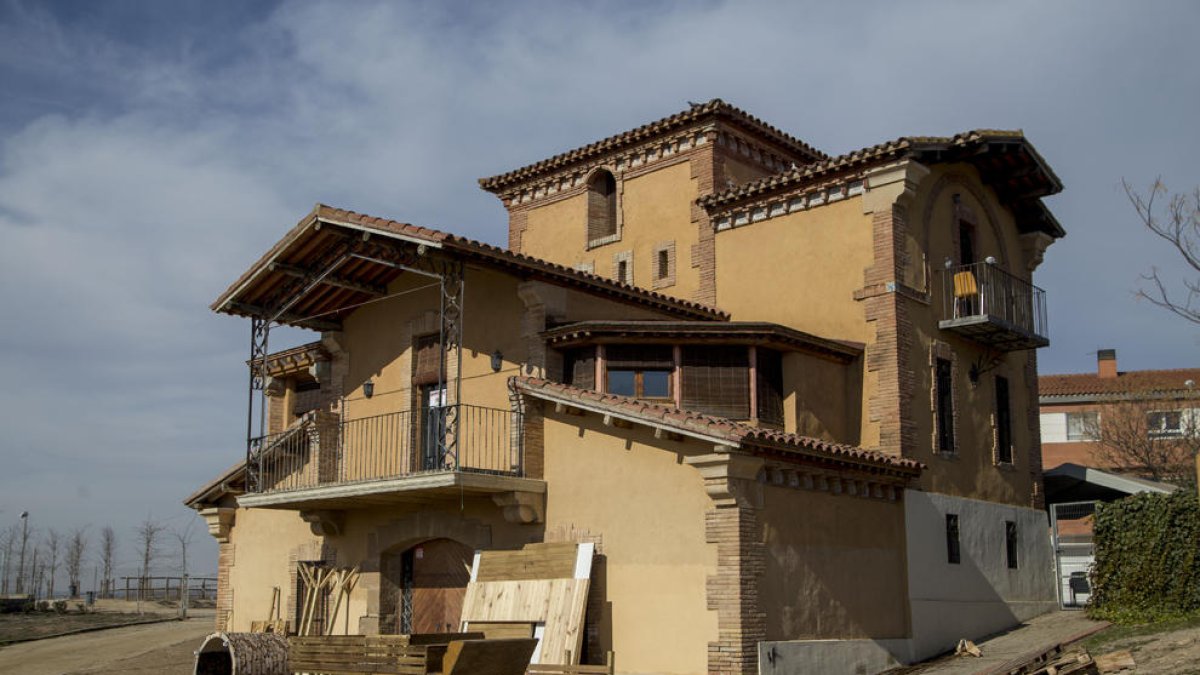 Imagen del edificio de Torre Queralt, que es el más emblemático del barrio.