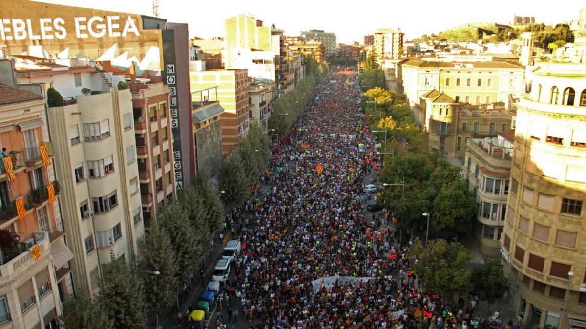 Fins a 45.000 lleidatans van sortir al carrer aquell 3-O del 2017 per condemnar les càrregues policials.
