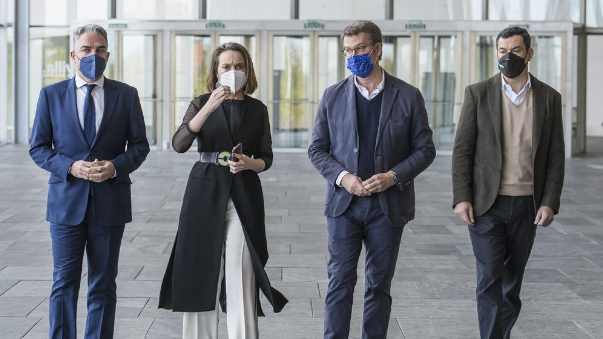 Elías Bendodo, Cuca Gamarra, Núñez Feijóo i Juanma Moreno, ahir.