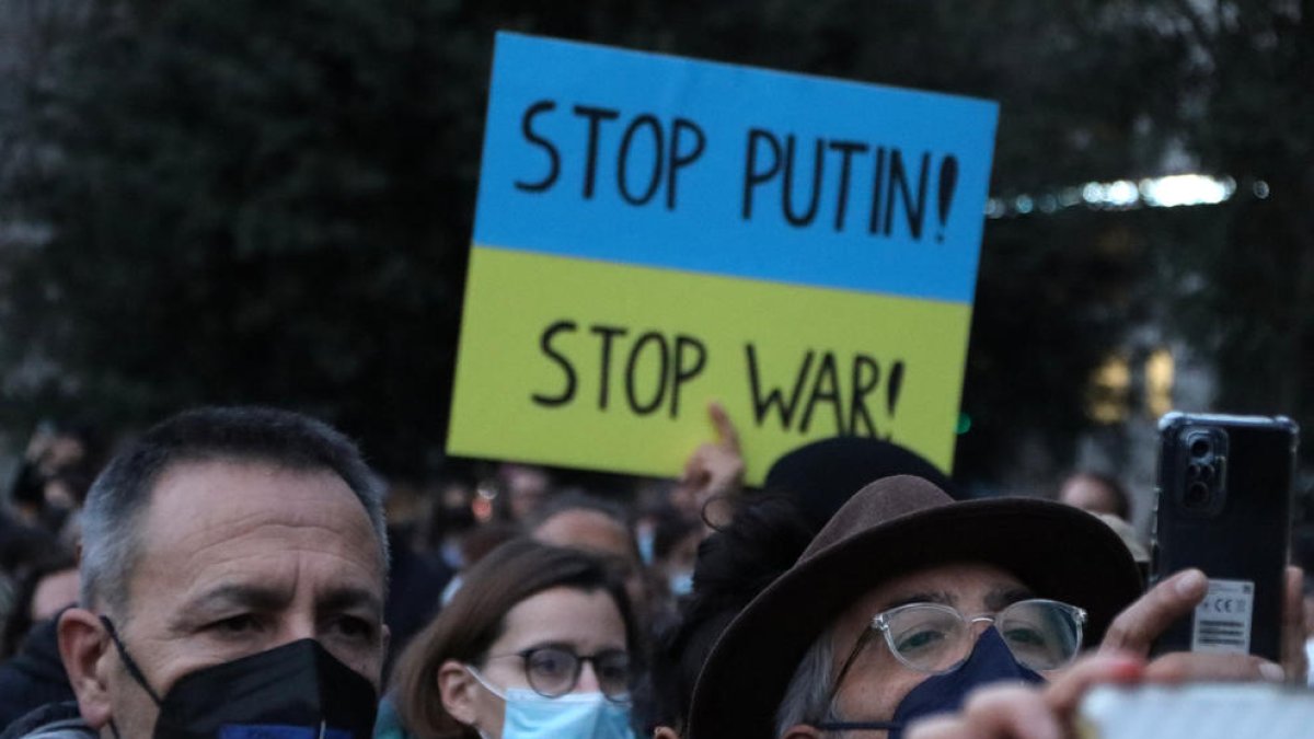 La BBC se marcha de Rusia después de que el parlamento ruso apruebe la ley que 'criminaliza' el periodismo