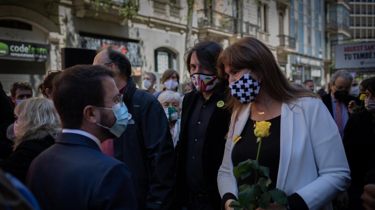 Aragonès i la presidenta del Parlament, Laura Borràs, de JxCat, junts, divendres, per Sant Jordi.