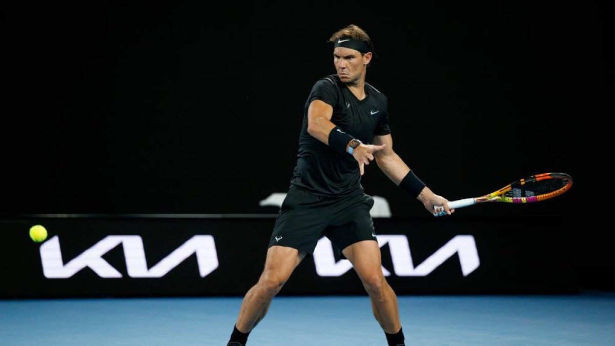 Rafa Nadal, en una acció del partit d’ahir a Melbourne.