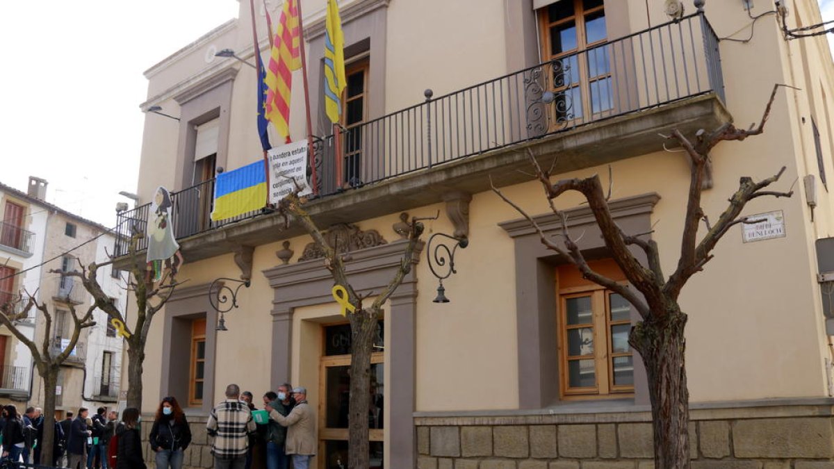 Guissona ya acoge a una cuarentena de refugiados ucranianos y dice que puede asumir hasta un centenar