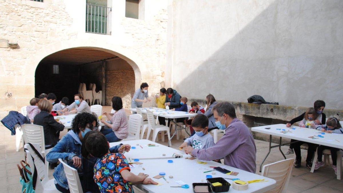 Cal Jaques acogió un taller de Solaç por Sant Jordi.