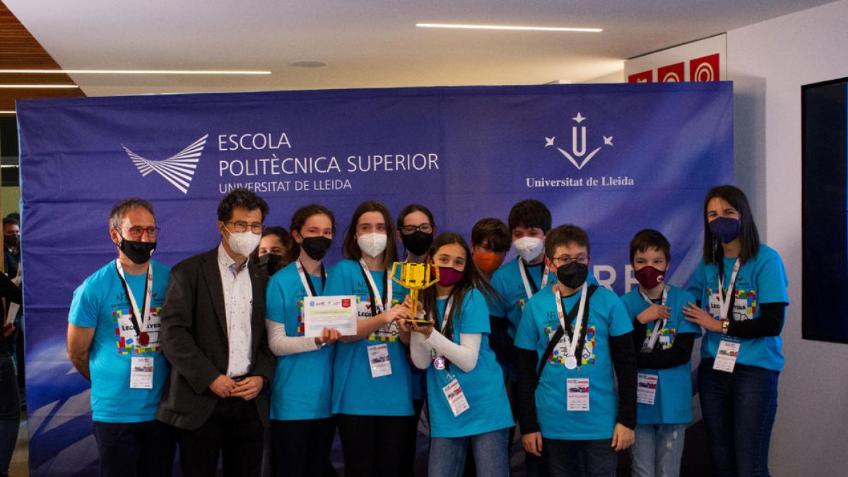 Emoció entre els joves de l’escola Vedruna de Mollerussa, primers classificats en el certamen.
