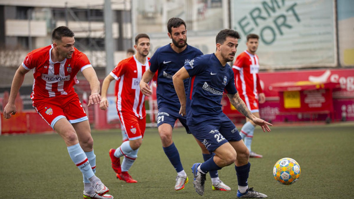 Huertas, en una acción durante el partido de ayer, que ganaron los leridanos con autoridad.