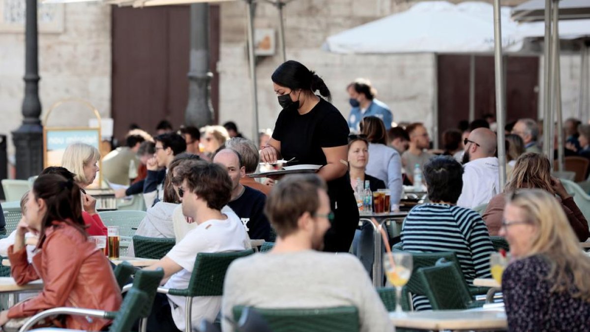 Les hores extra no pagades creixen un 14 % entre les dones al tancament de 2021