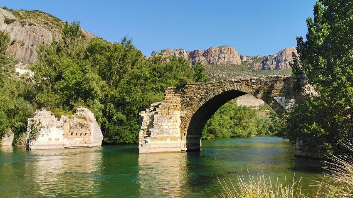 El pont vell tenia set arcs gòtics i només en conserva un de complet