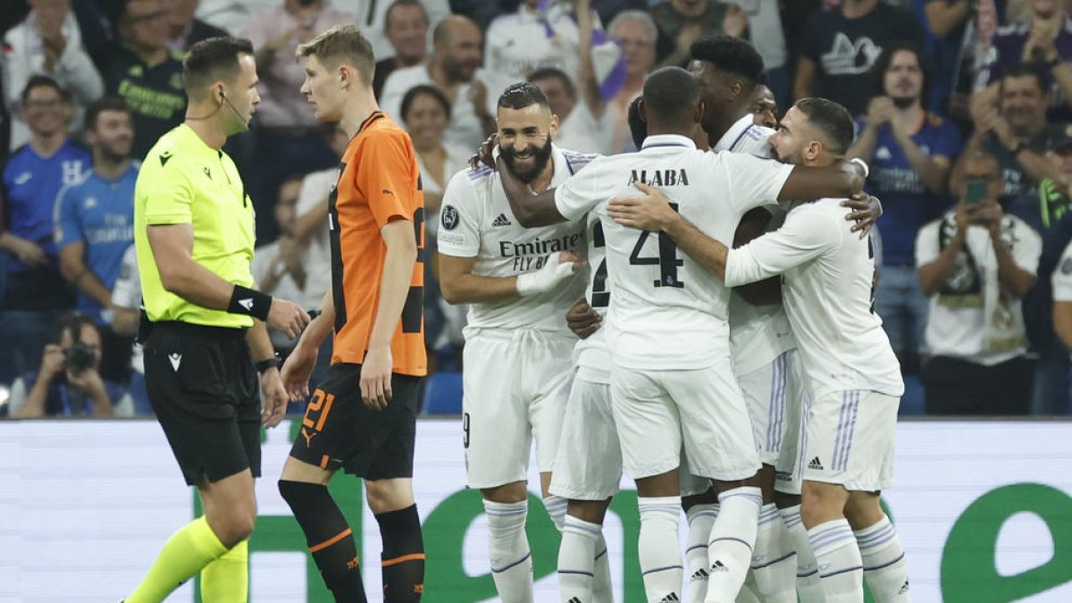 Els jugadors del Reial Madrid celebren un dels gols.