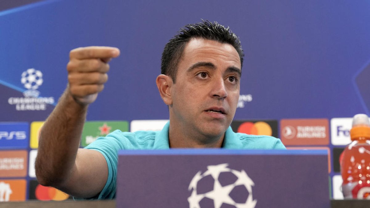 Xavi Hernández, ayer durante la rueda de prensa previa al partido de esta noche.