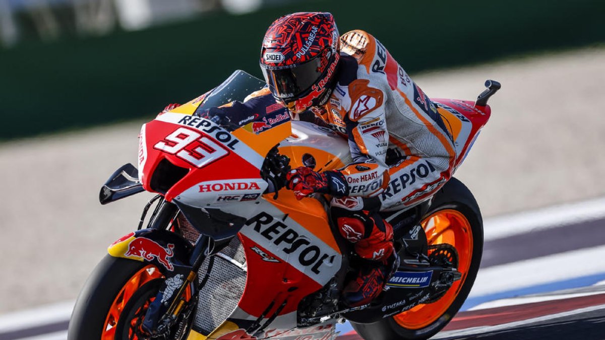 Márquez durante los ensayos en Misano que seguirán hoy.