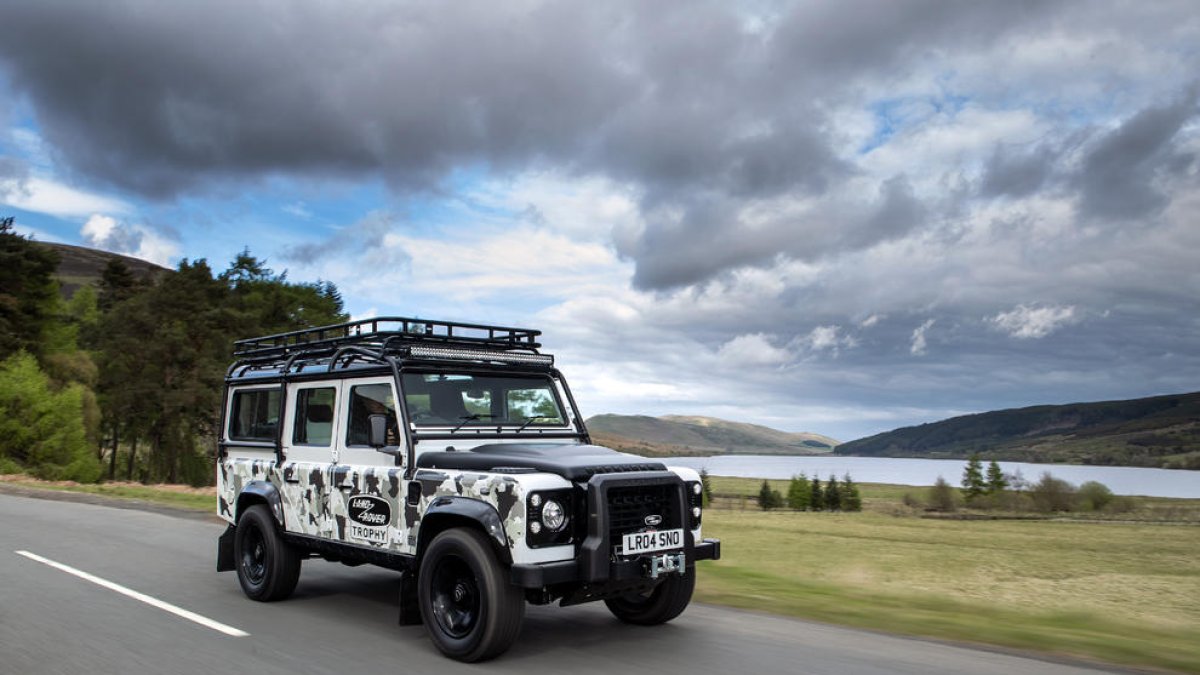 Land Rover Classic presenta l'edició limitada Defender Works V8 Trophy II