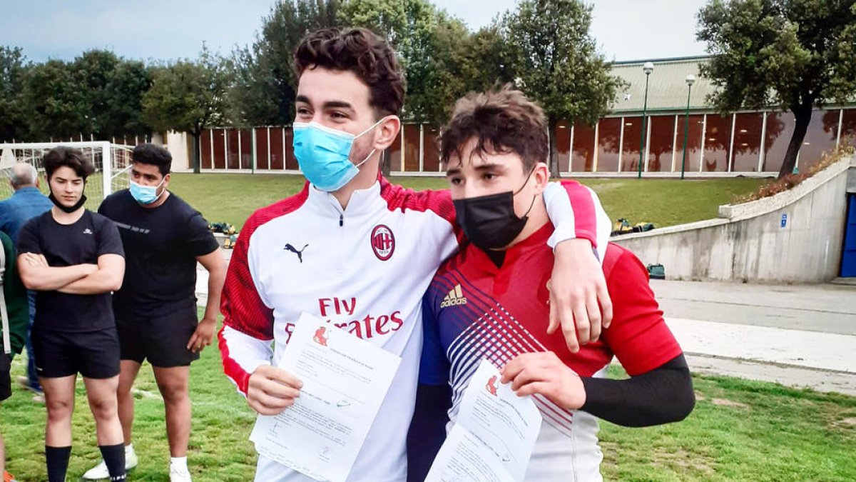 Marc Pich i Marçal Carreras, amb les seues cartes de la convocatòria.