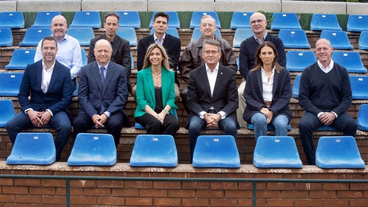José Luis Solans i els deu directius que integraran la junta.