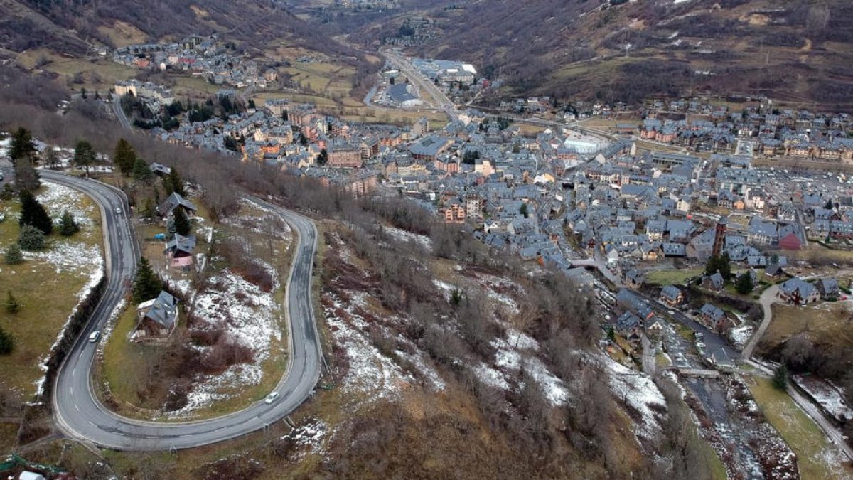 Imagen de la carretera N-230 a su paso por Aran.